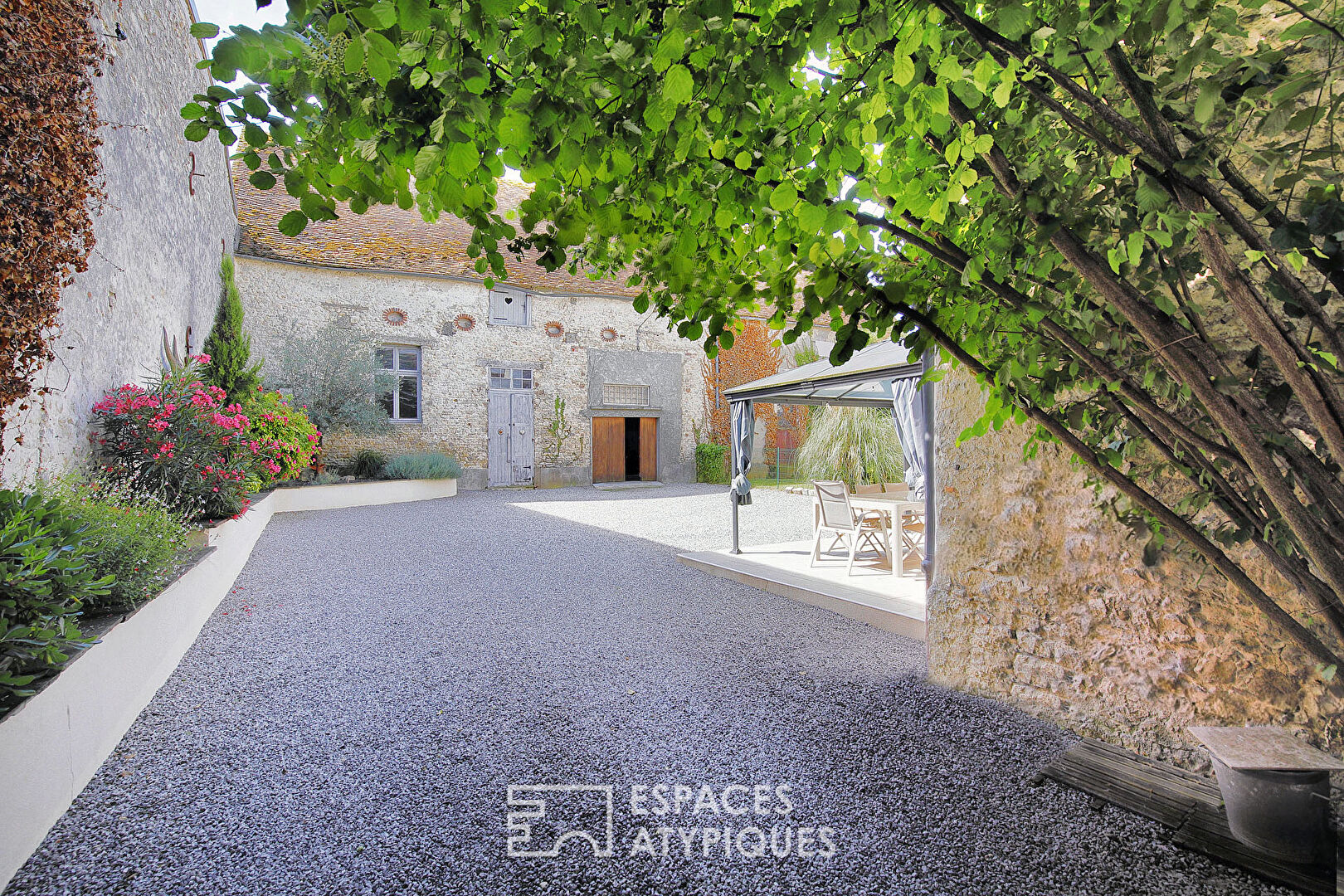 Charmante maison de village avec jardin et dépendance