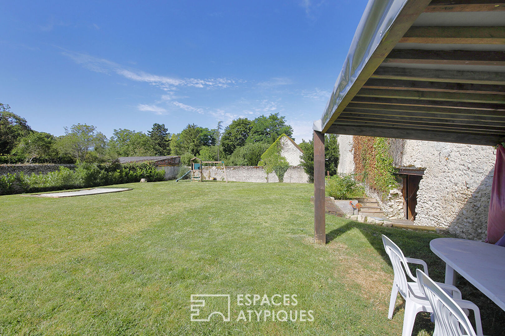 Charmante maison de village avec jardin et dépendance