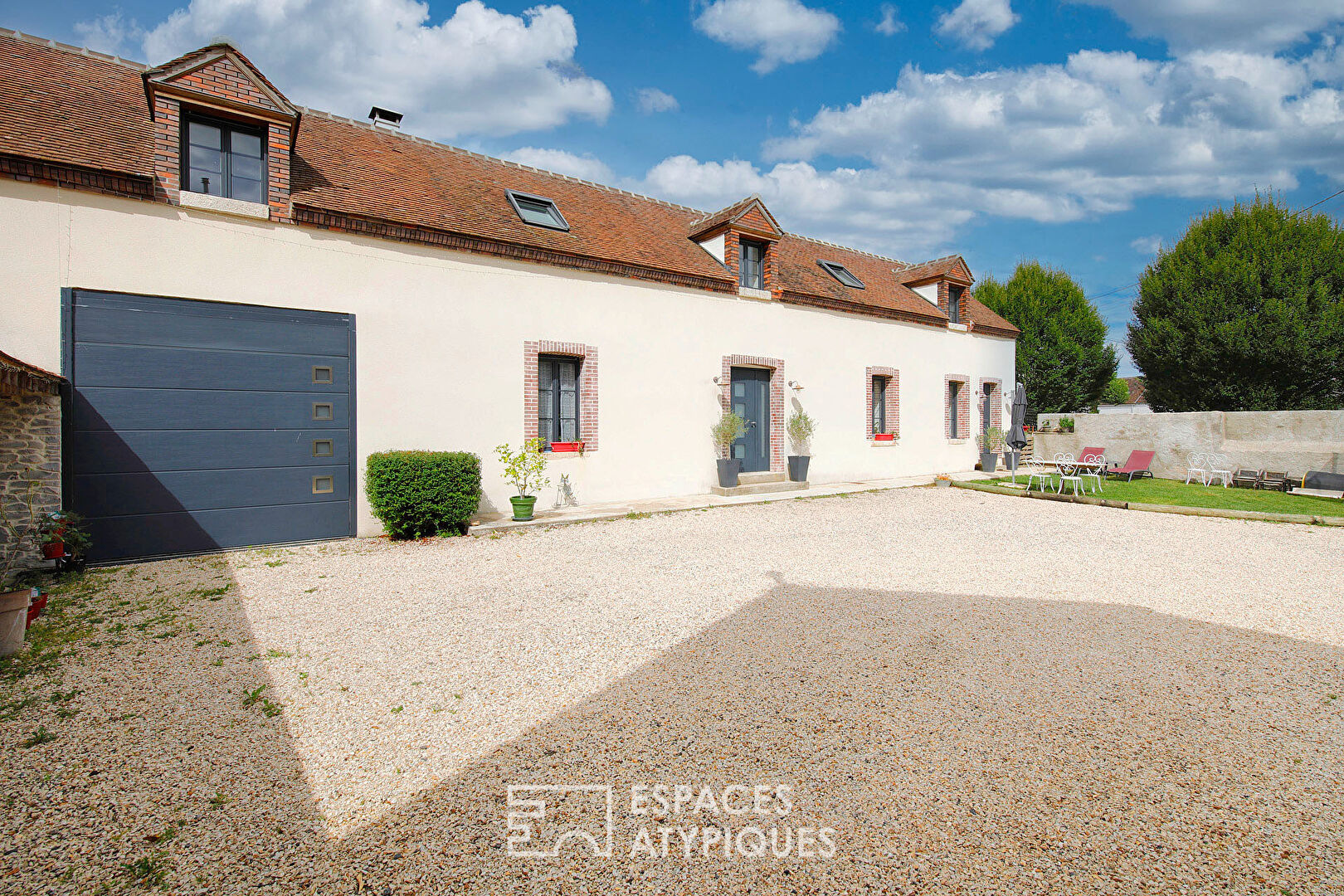 Longère de caractère rénovée avec dépendance et jardin