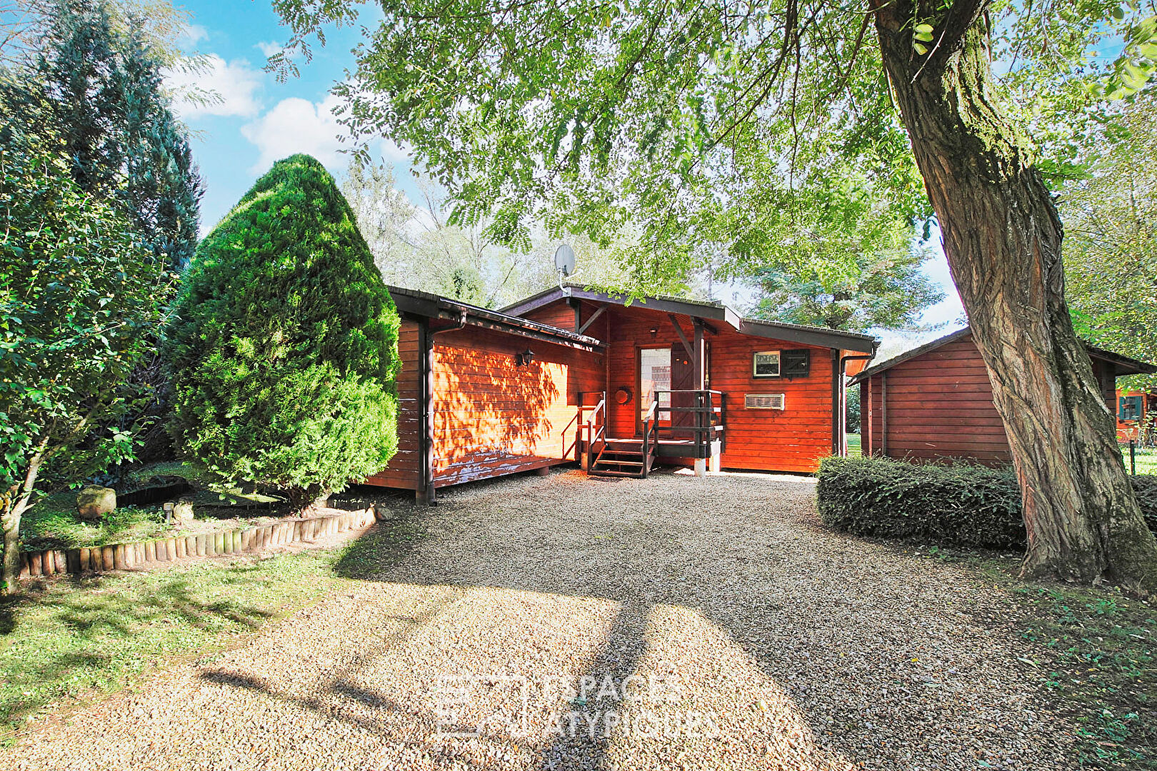 Maison en bois avec terrasse xxl et son jardin