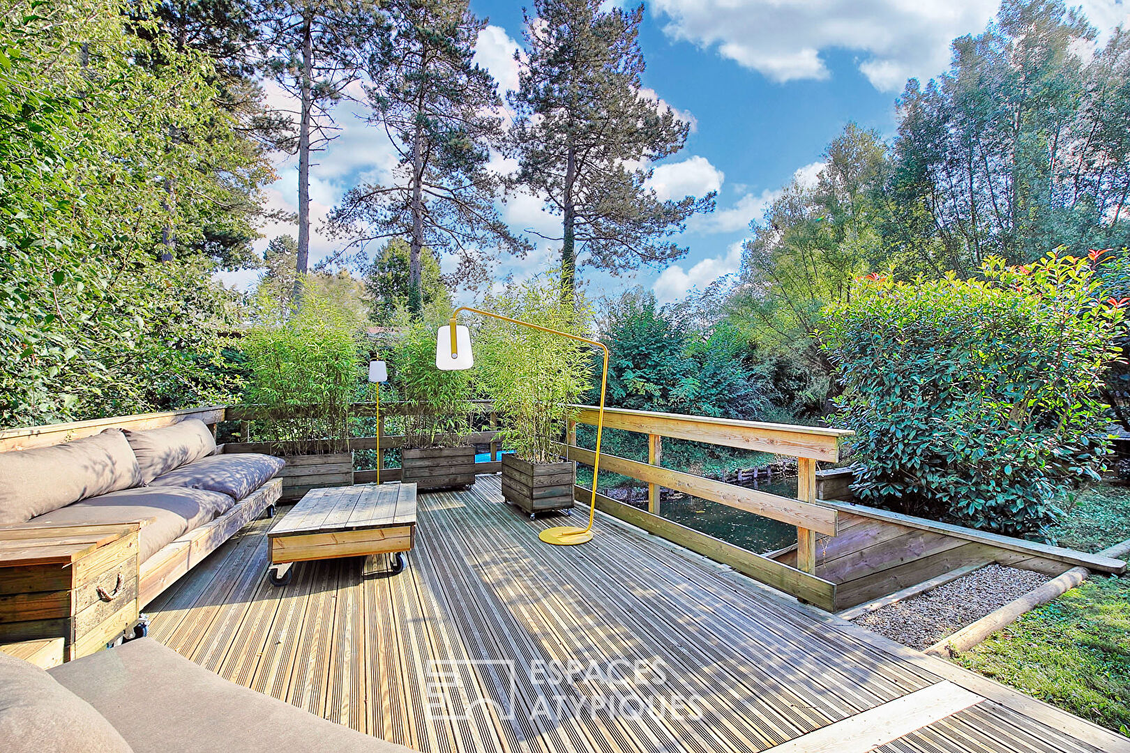 Maison en bois avec terrasse xxl et son jardin