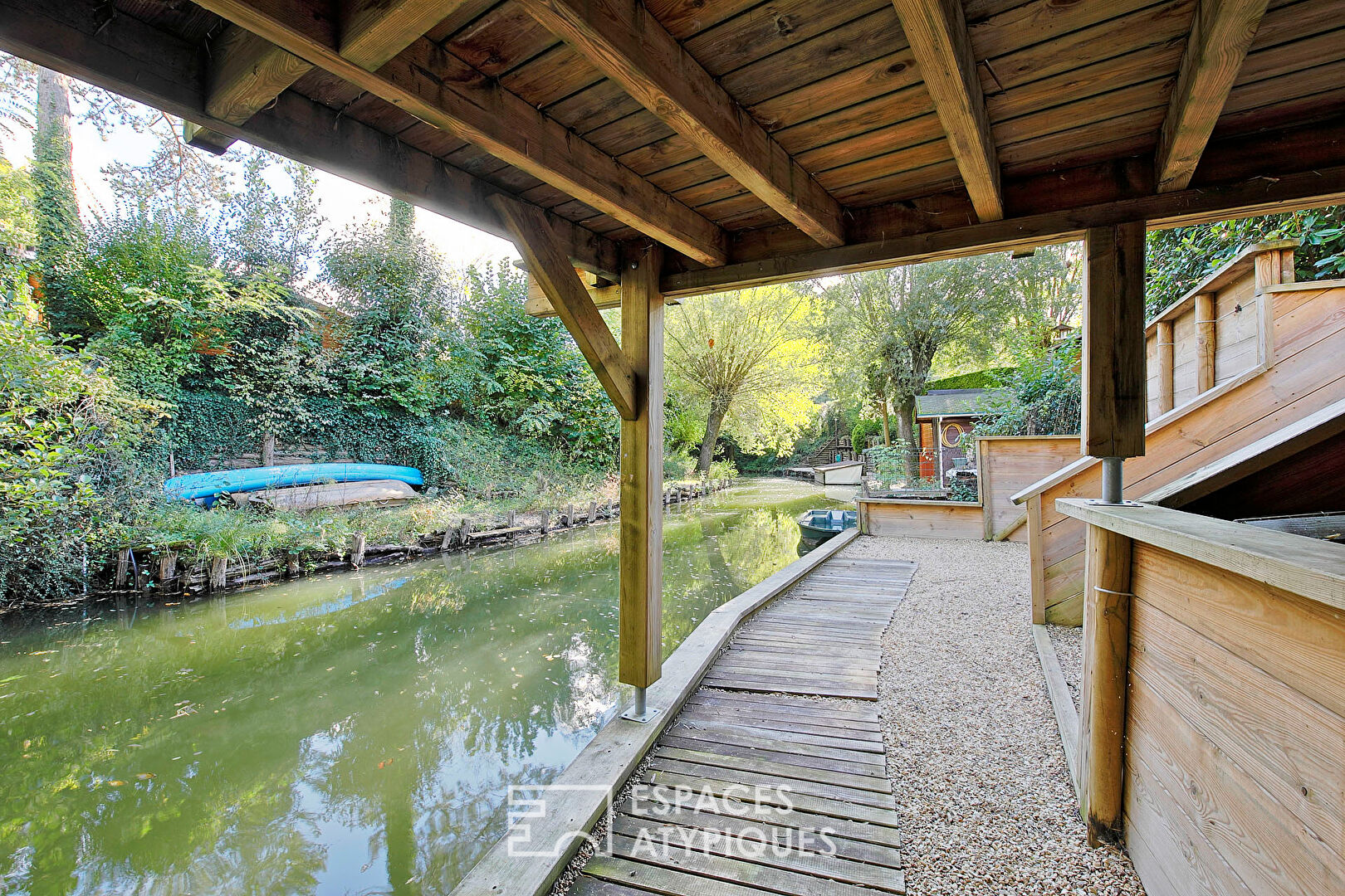 Maison en bois avec terrasse xxl et son jardin