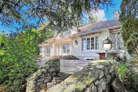 1930s villa overlooking a beautiful landscaped garden