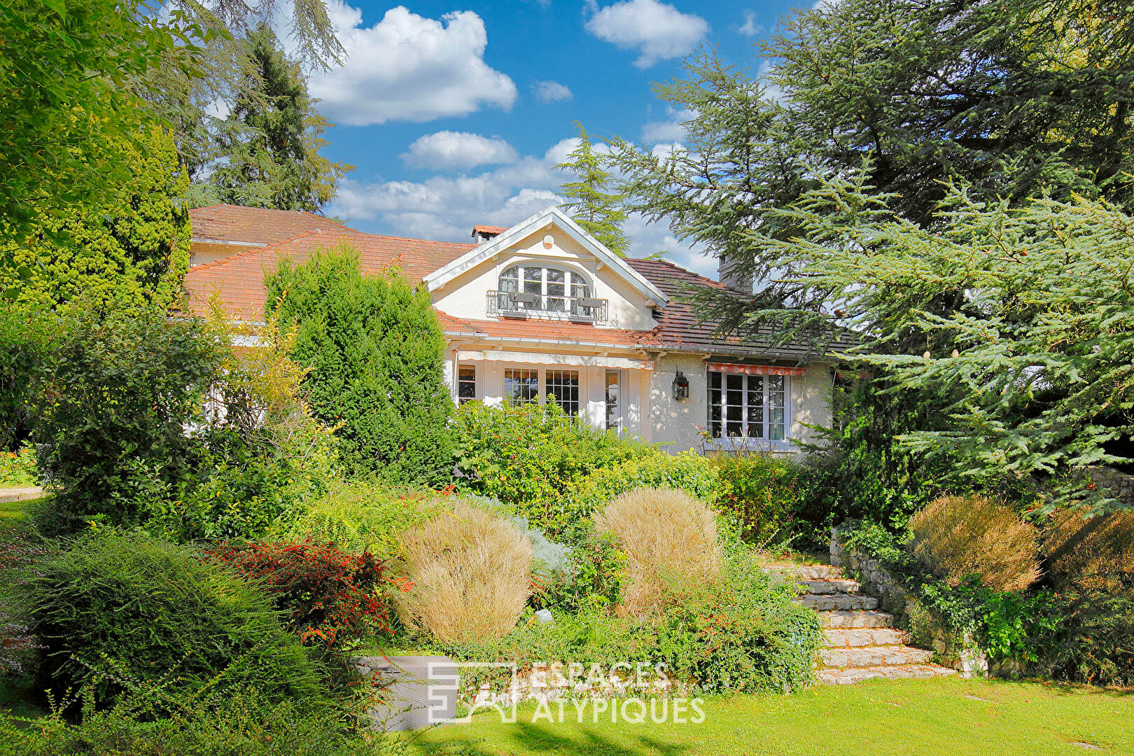 1930s villa overlooking a beautiful landscaped garden