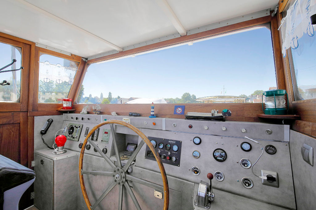 Renovated sailing barge with two terraces