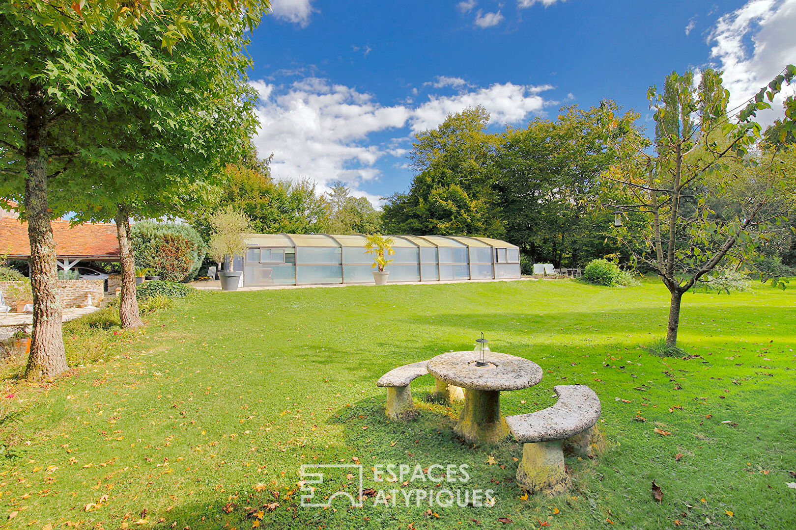 Maison de campagne de style briarde avec piscine et jardin