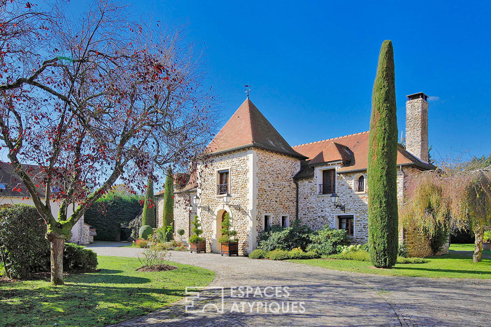 Domaine de prestige avec dépendances, piscine et parc