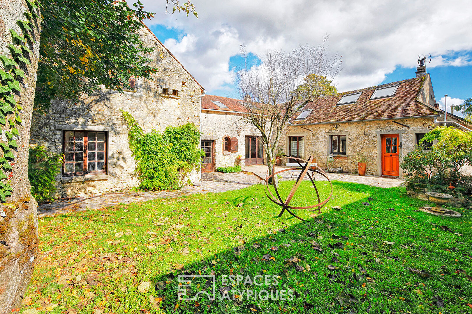 Maison de campagne avec jardin et hangar