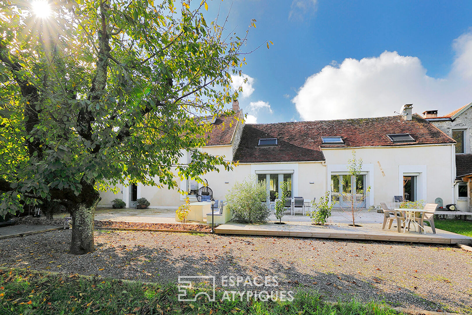 Corps de ferme briard et son jardin