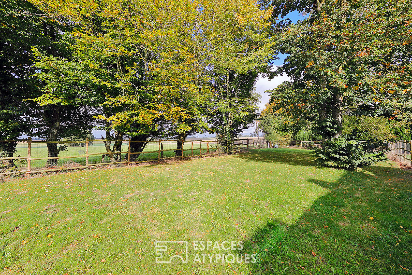 Corps de ferme briard et son jardin