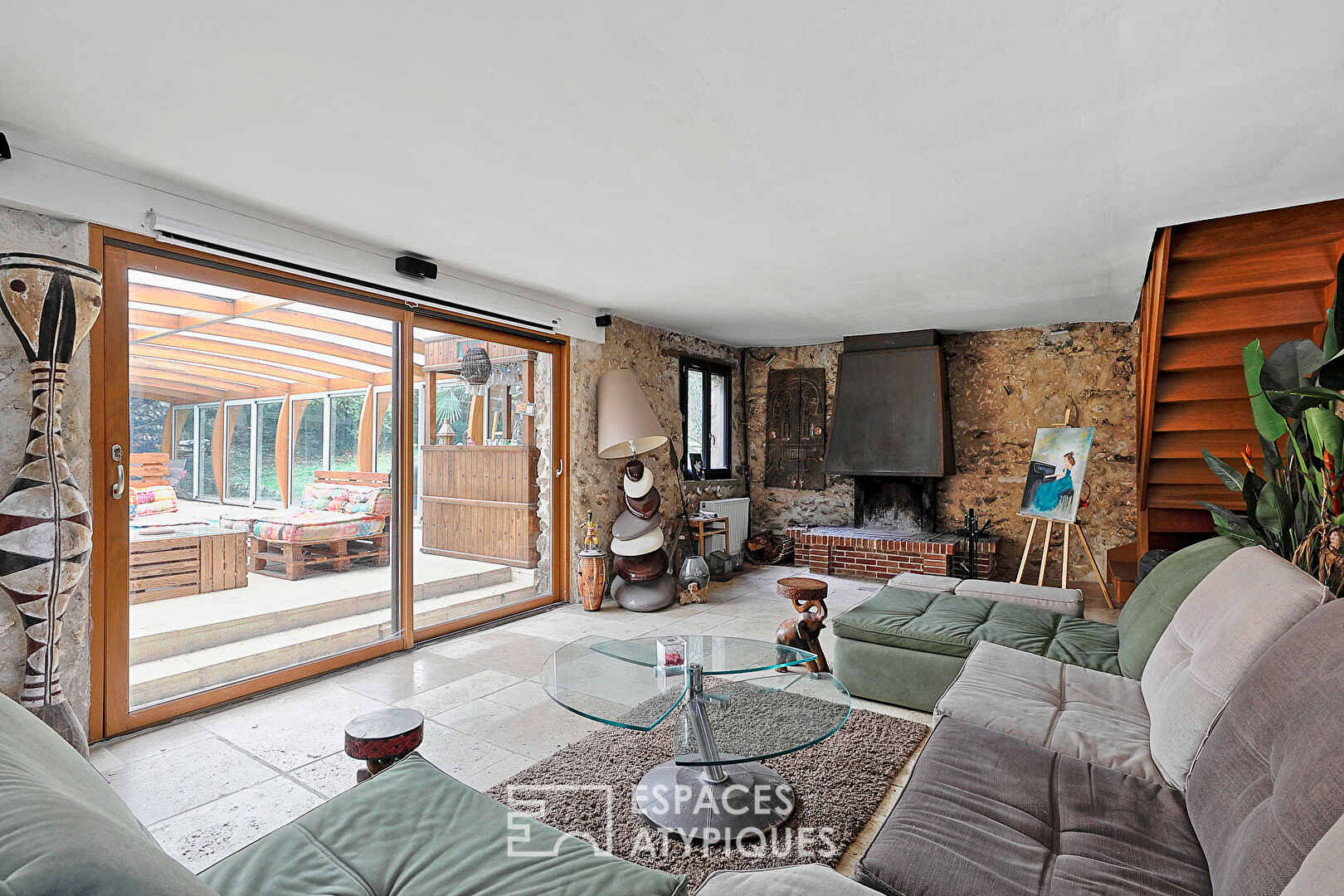 Maison de caractère avec jardin paysager et piscine couverte