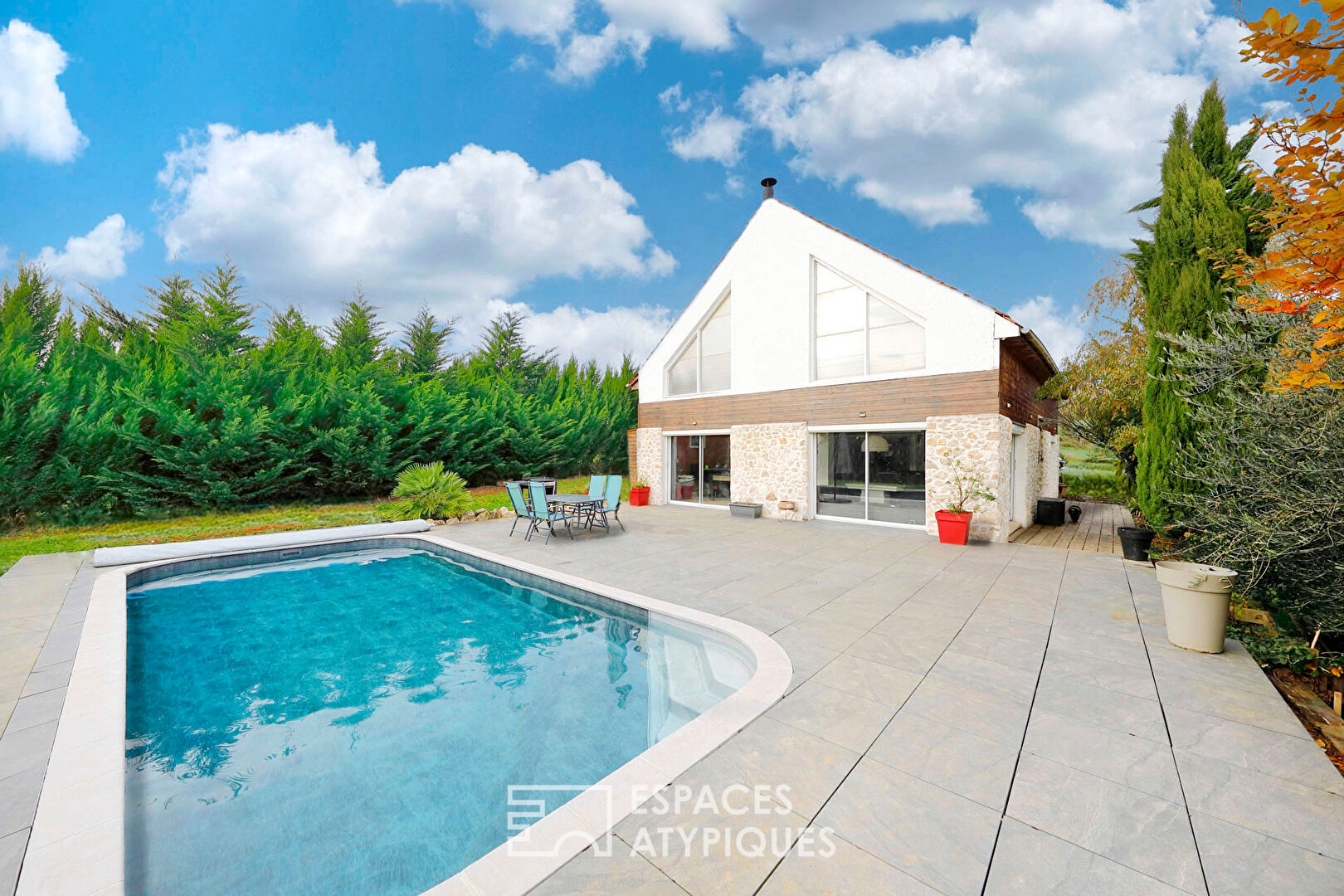 Character house in its green setting with swimming pool