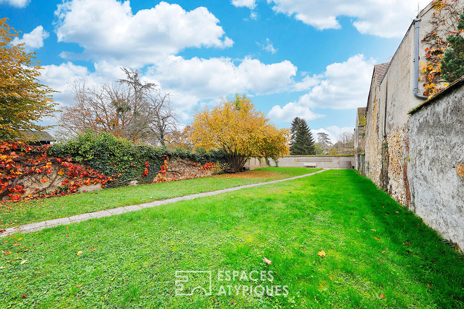 Maison bourgeoise avec dépendance et jardin