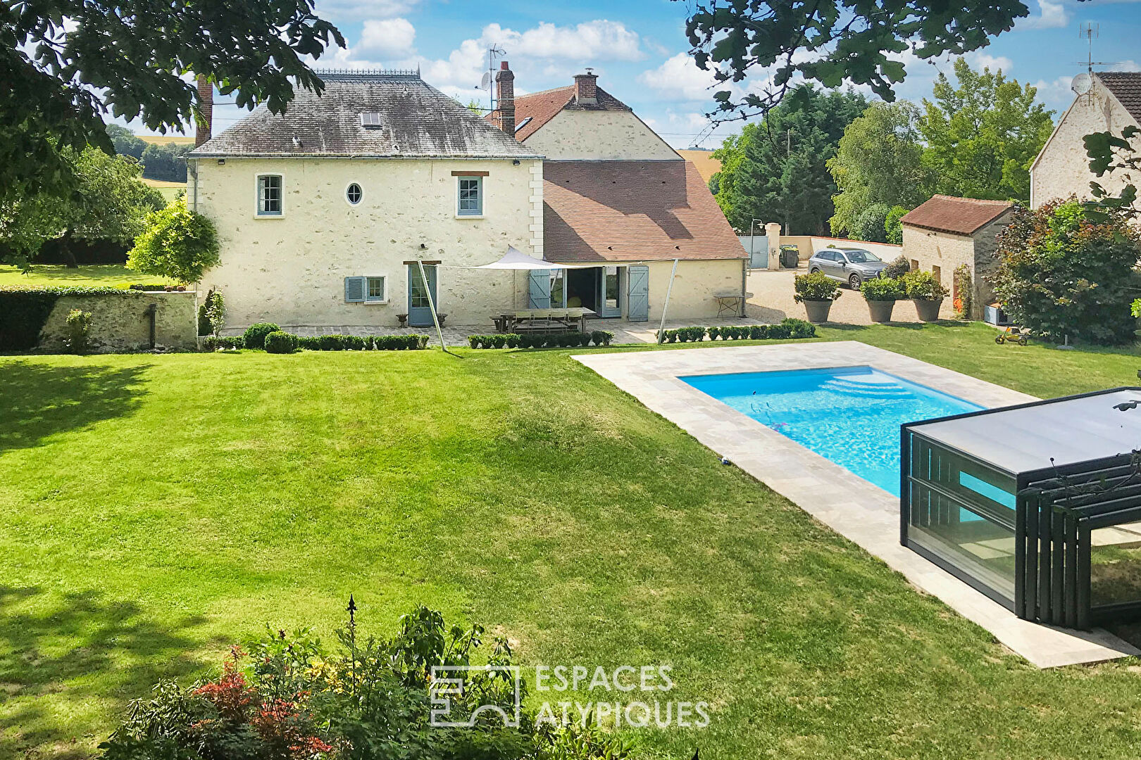 Belle demeure de campagne 1850 en pierre avec parc et piscine