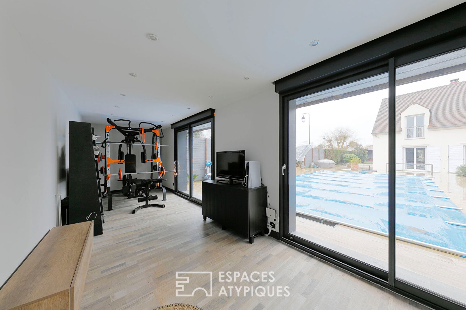 Maison contemporaine familiale avec piscine et jardin