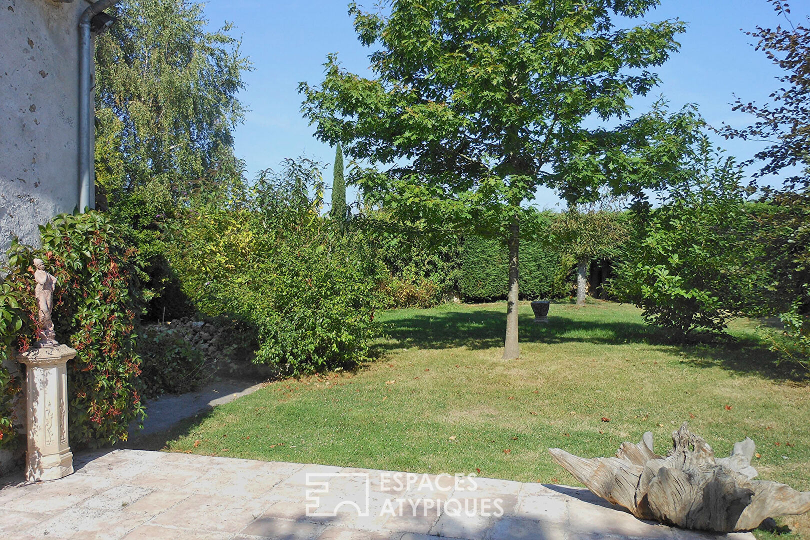 Belle propriété briarde avec jardin paysager dans la vallée du Petit Morin