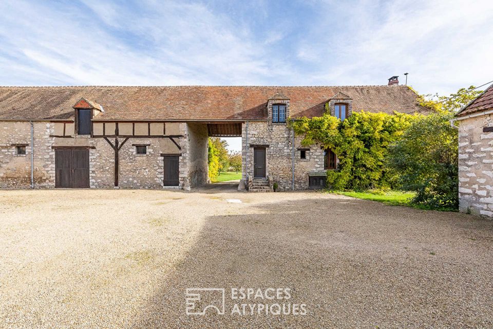 Charmant corps de ferme avec dépendances et parc paysager