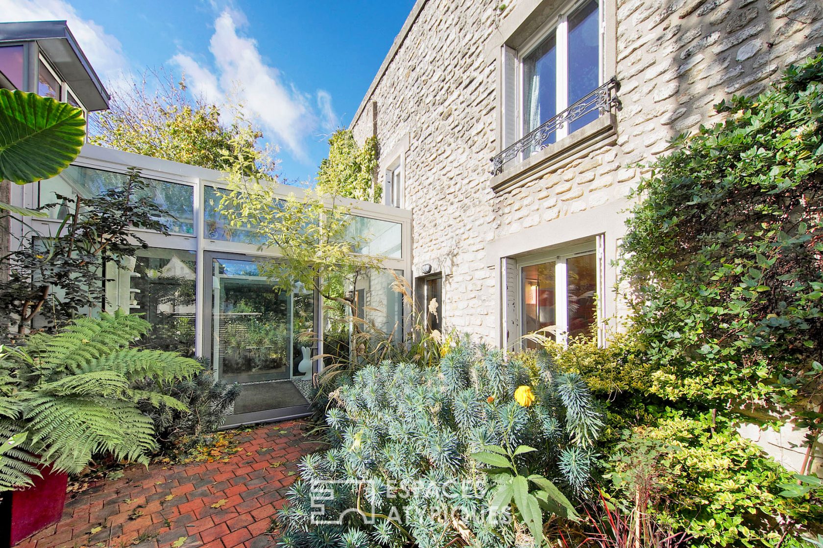 Maison de charme avec extensions et jardin