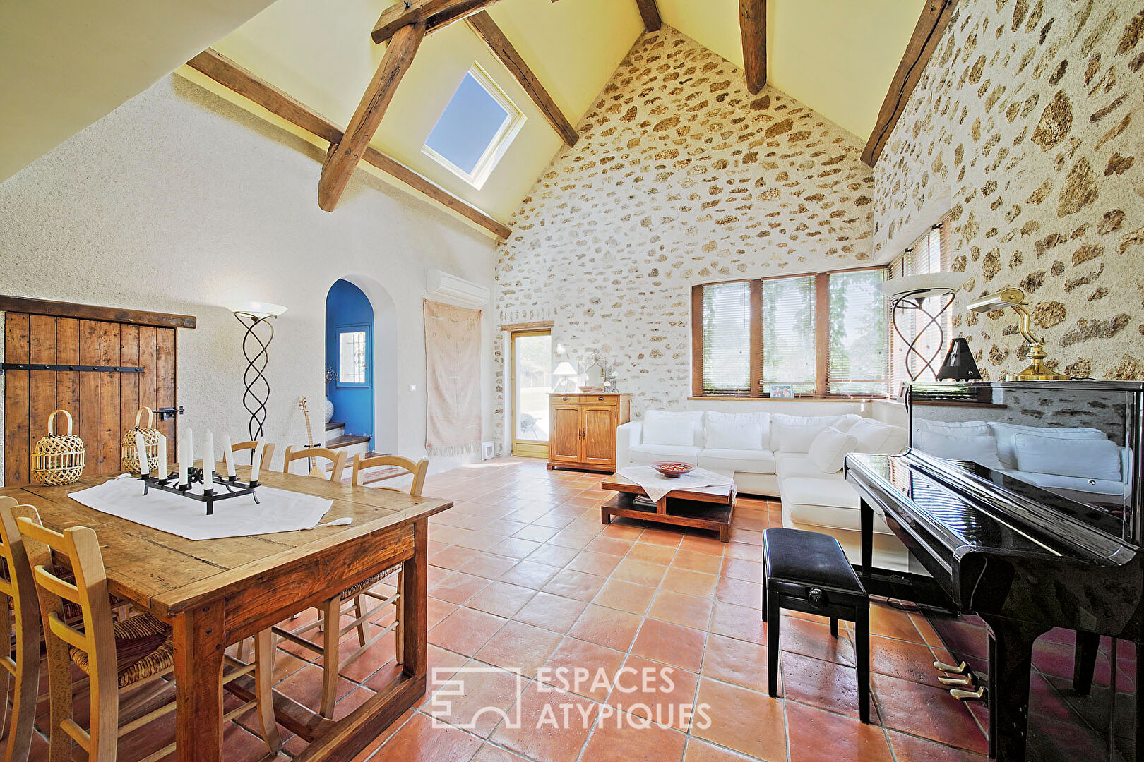 Charming renovated Briarde house and its garden