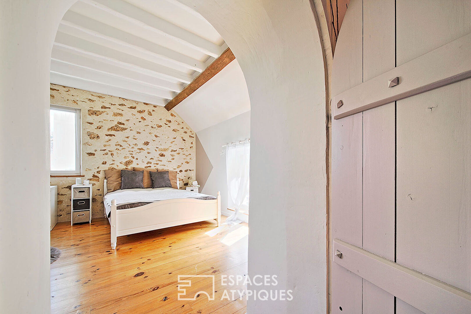 Charming renovated Briarde house and its garden