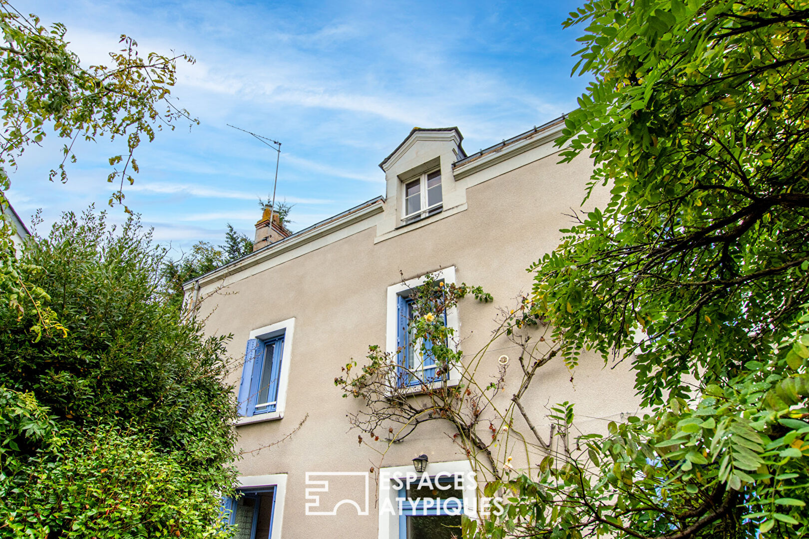 Town house in the heart of a picturesque village