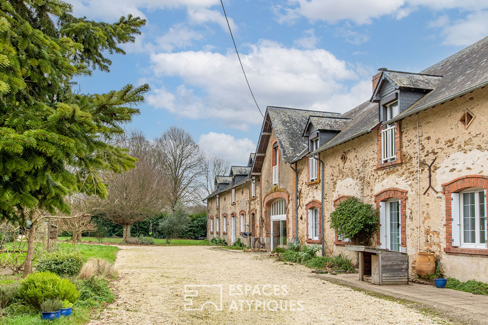 Beautiful farmhouse typical of Anjou