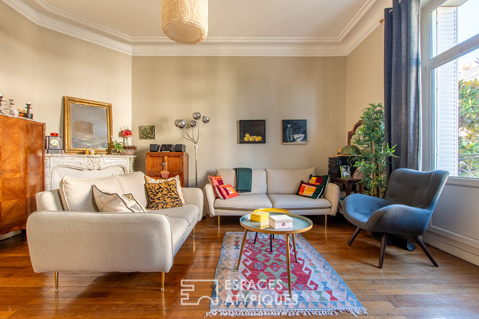 Warm Haussmannian apartment