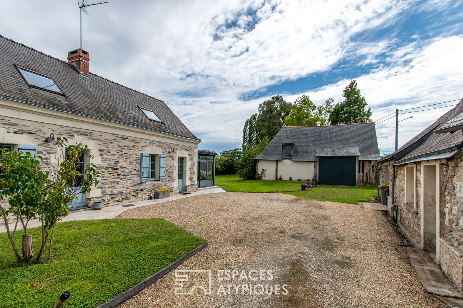 Longère de charme et ses dépendances en pierre