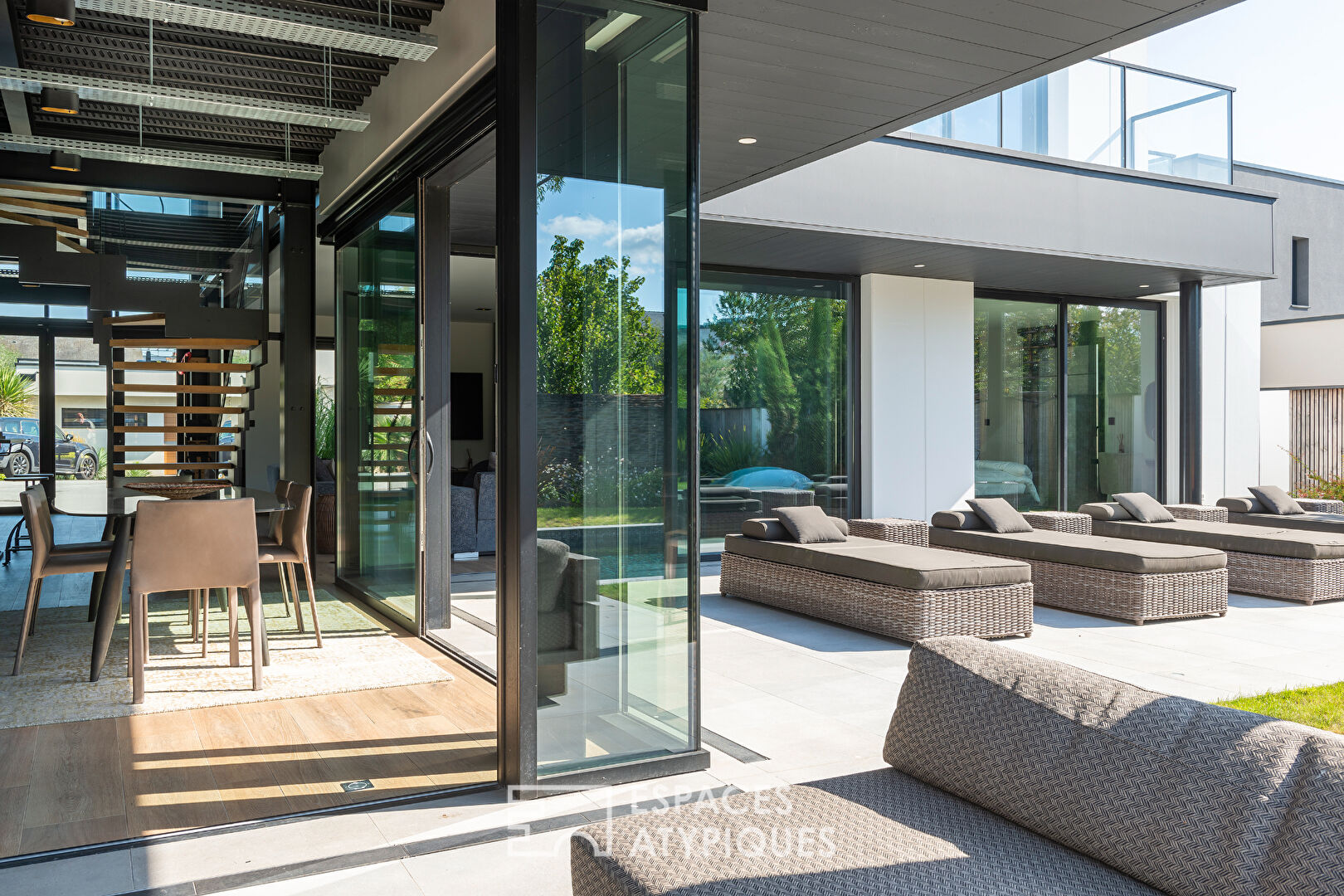 Élégante Villa Contemporaine avec Piscine et Domotique