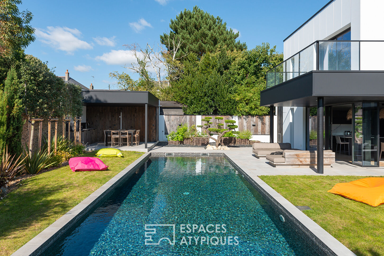 Élégante Villa Contemporaine avec Piscine et Domotique