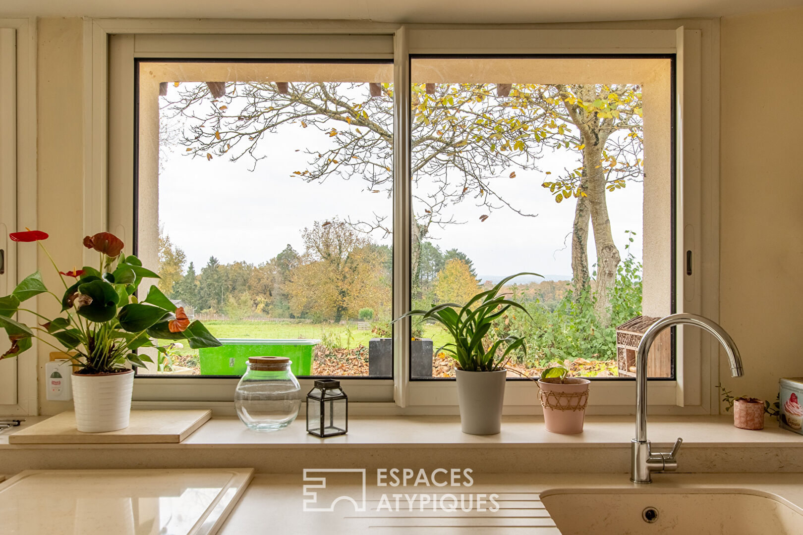 Propriété de charme avec dépendances et piscine sur un hectare