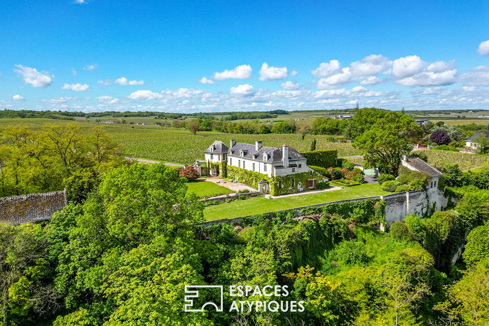 17th and 18th century stately property overlooking the Loire