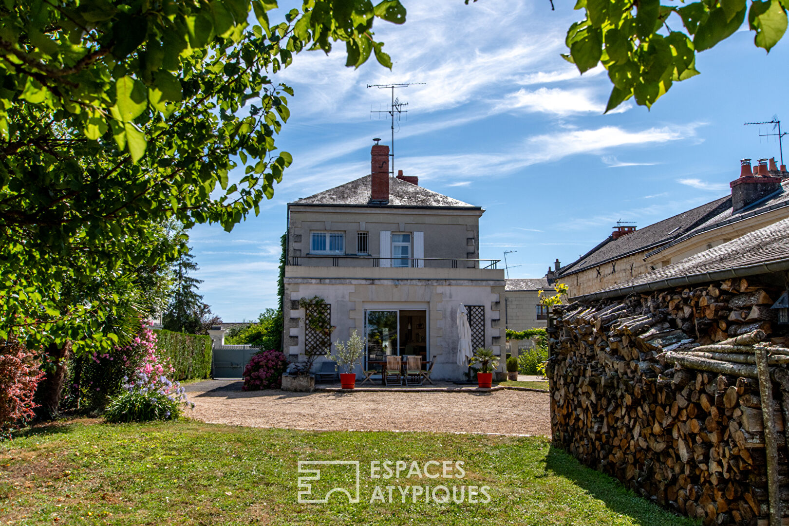 Grande propriété sur un terrain arboré