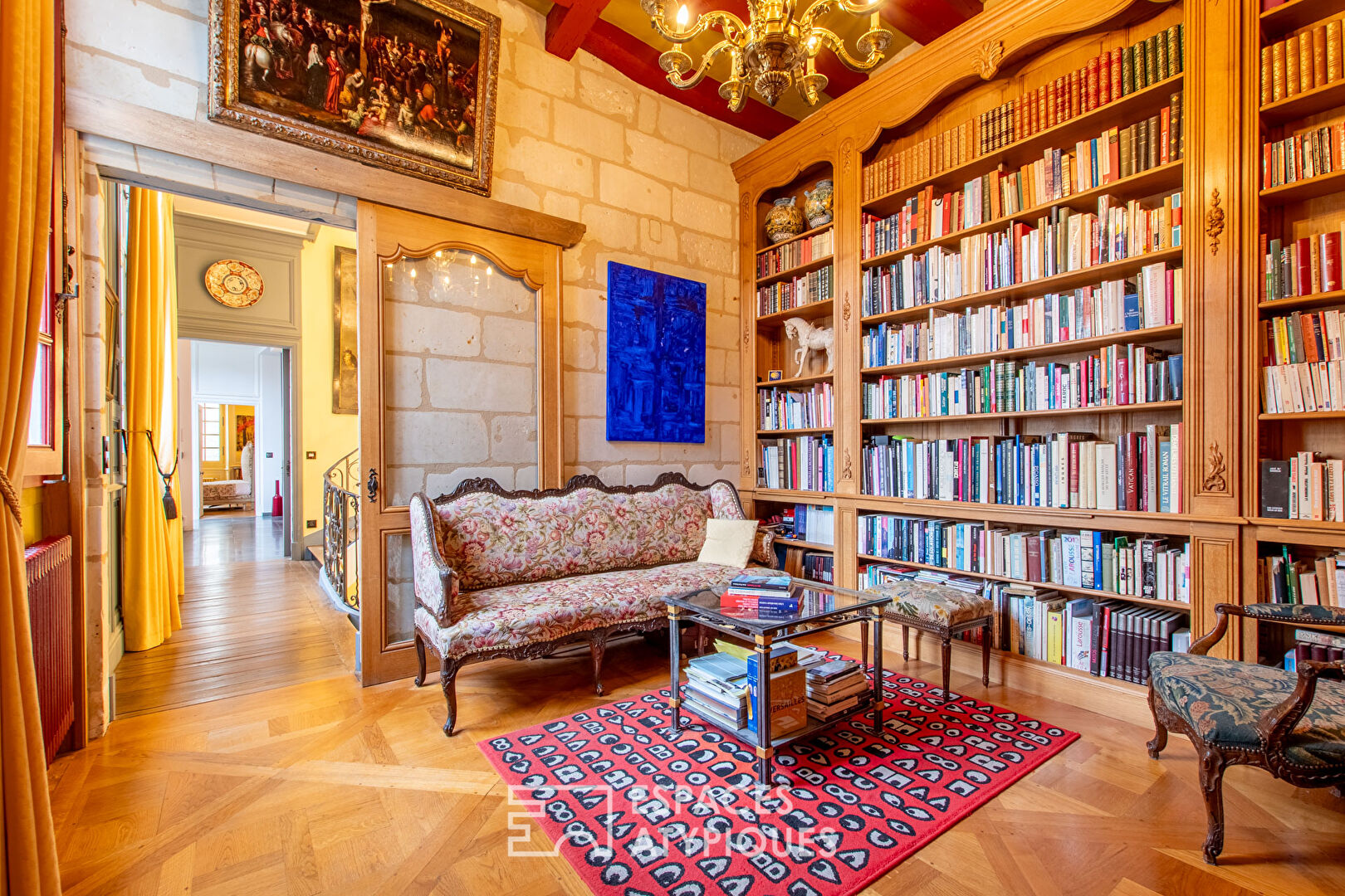 Prestigious private mansion like a charming setting in the heart of the city