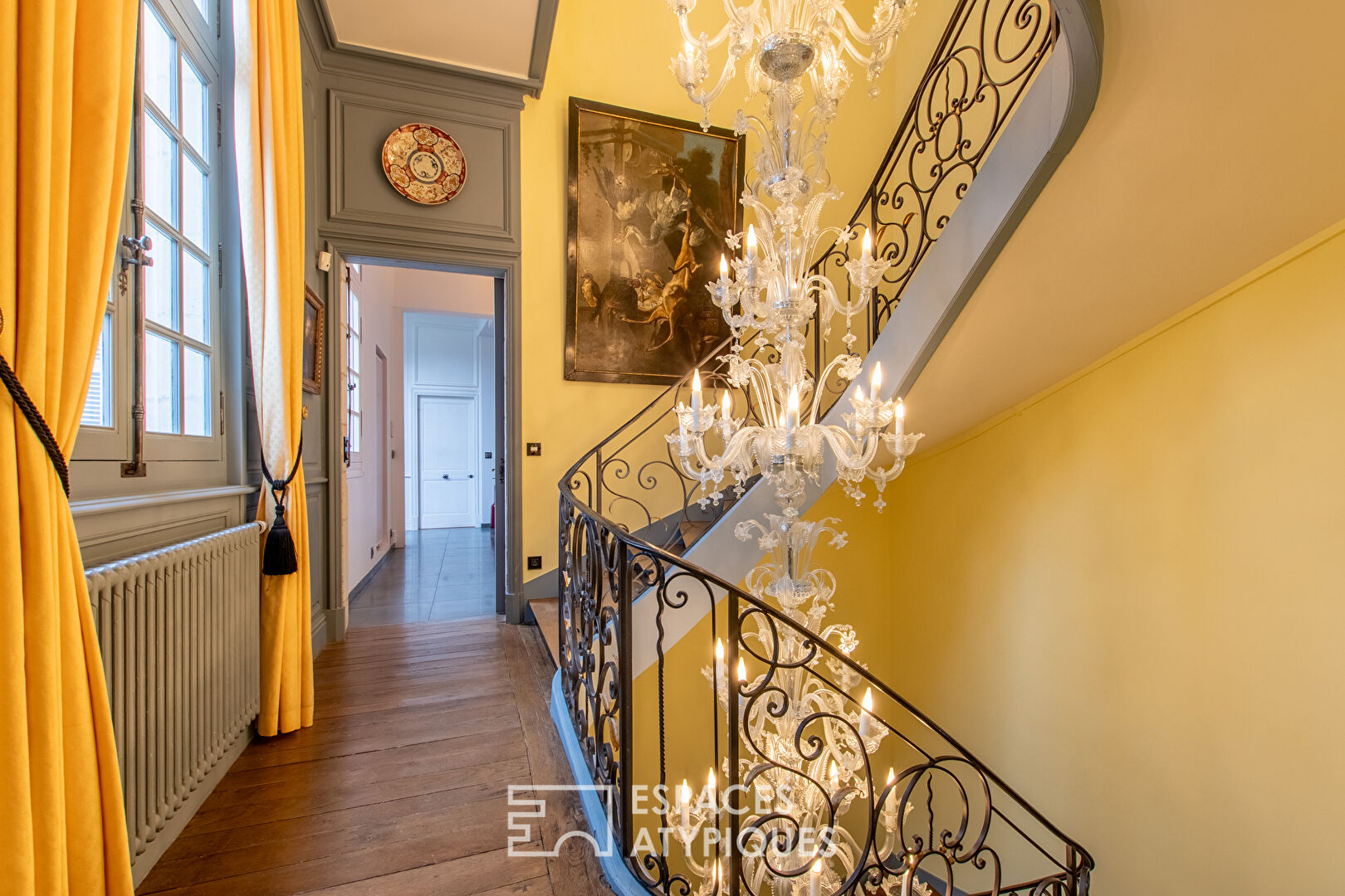 Prestigious private mansion like a charming setting in the heart of the city