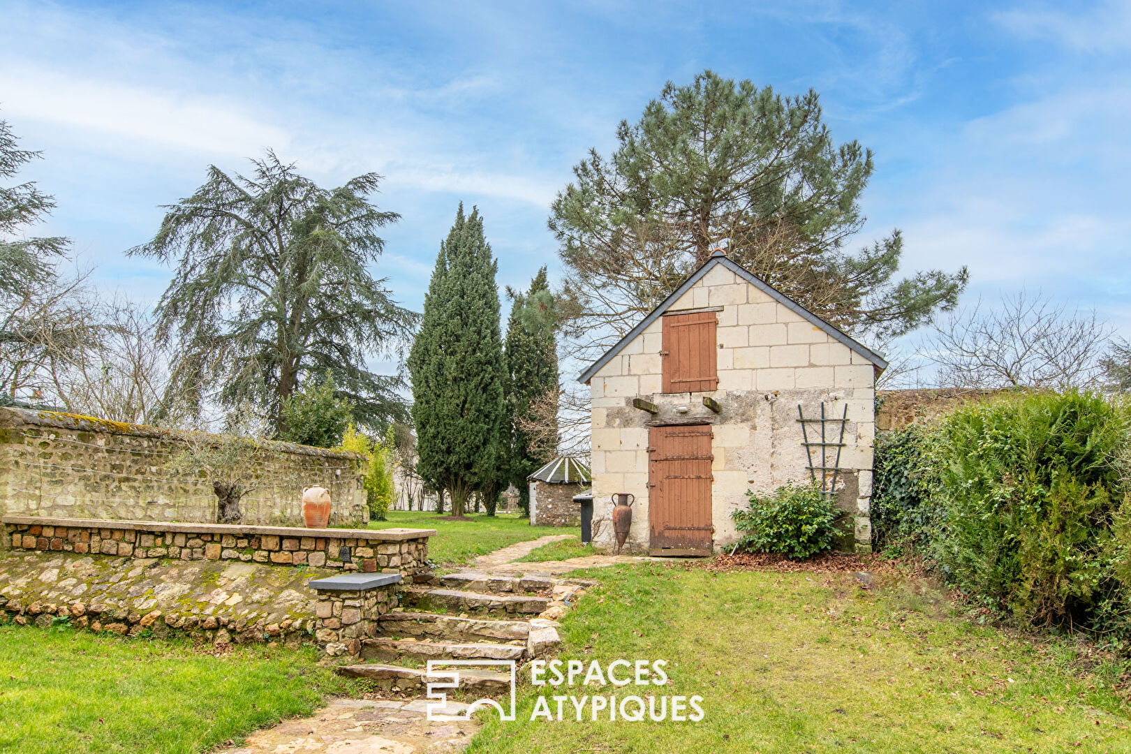 Charming renovated cavier mill with Loire view