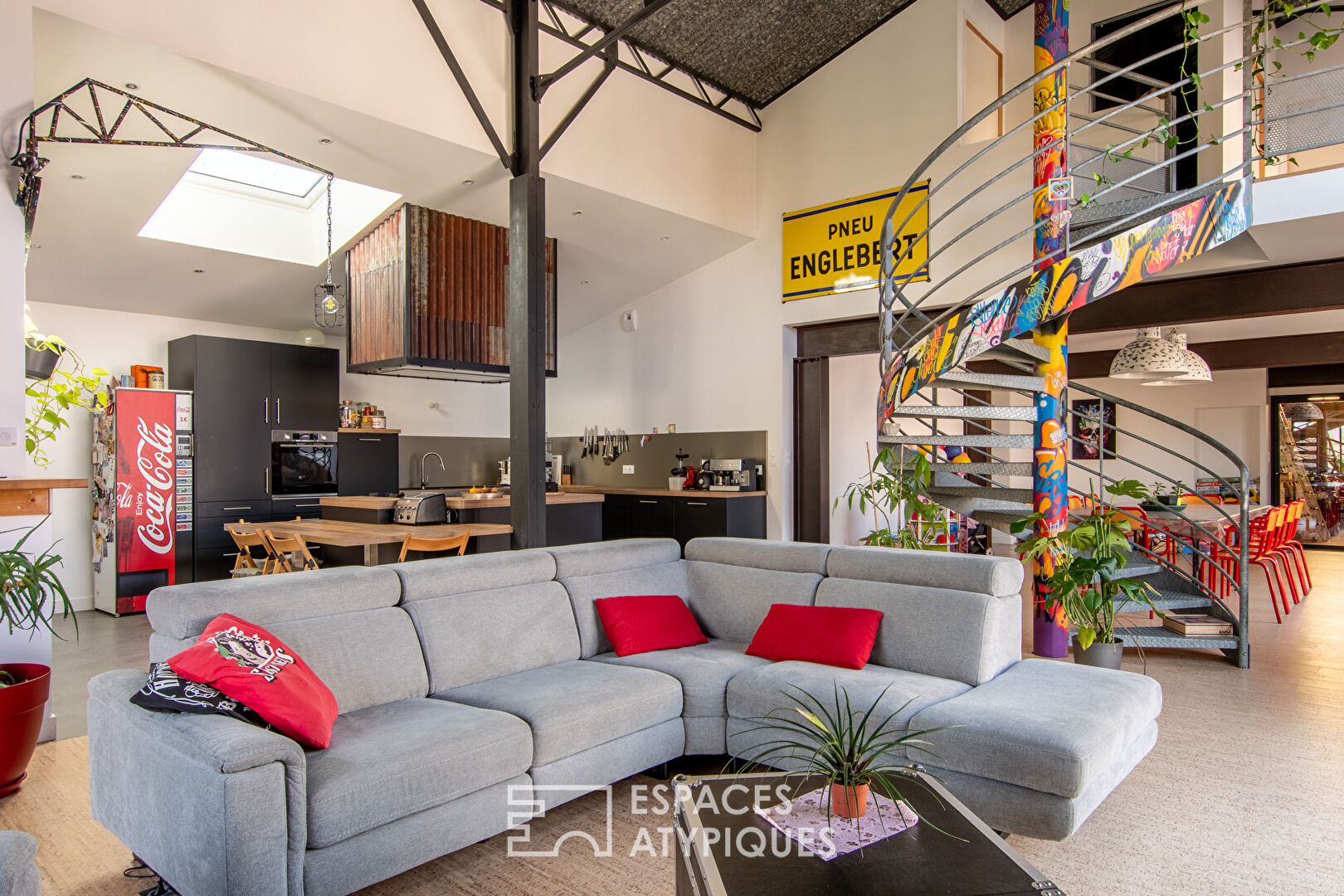 Loft industriel avec jardin et atelier