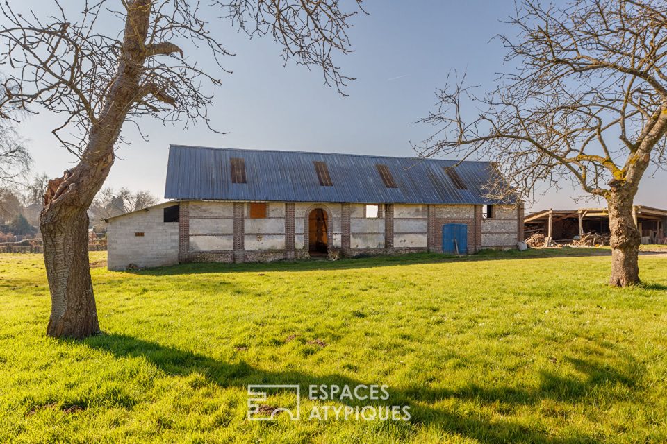 Grange d'exception à réinventer, entre volumes grandioses et nature préservée