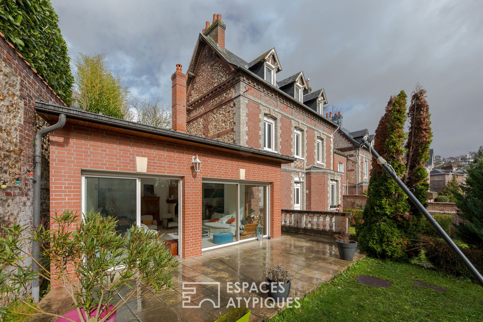 Maison bourgeoise avec extension proche gare