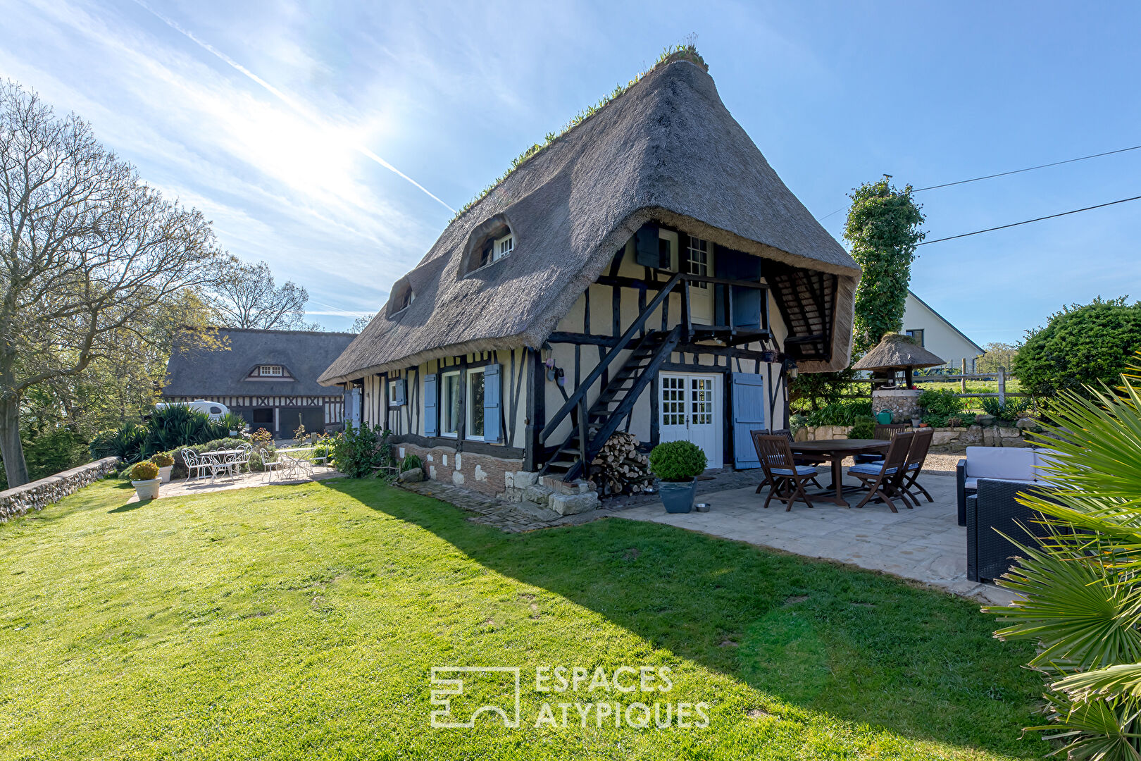 Thatched cottage with a panoramic view of the Boucles de Seine