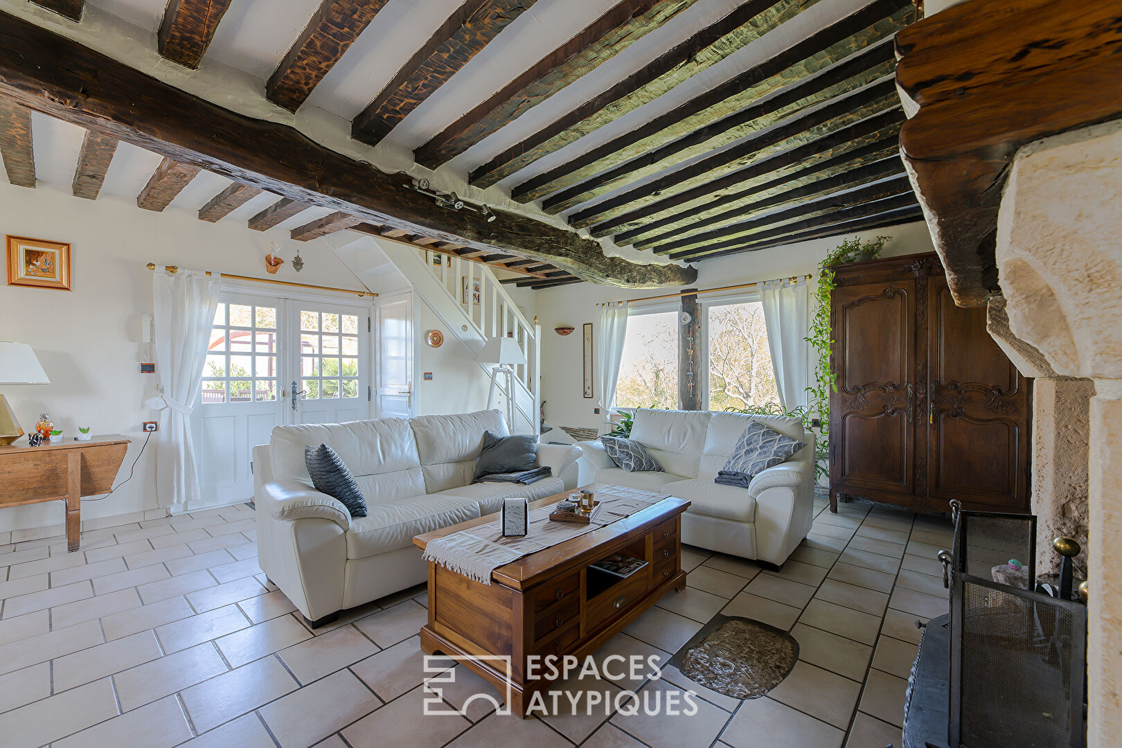 Thatched cottage with a panoramic view of the Boucles de Seine