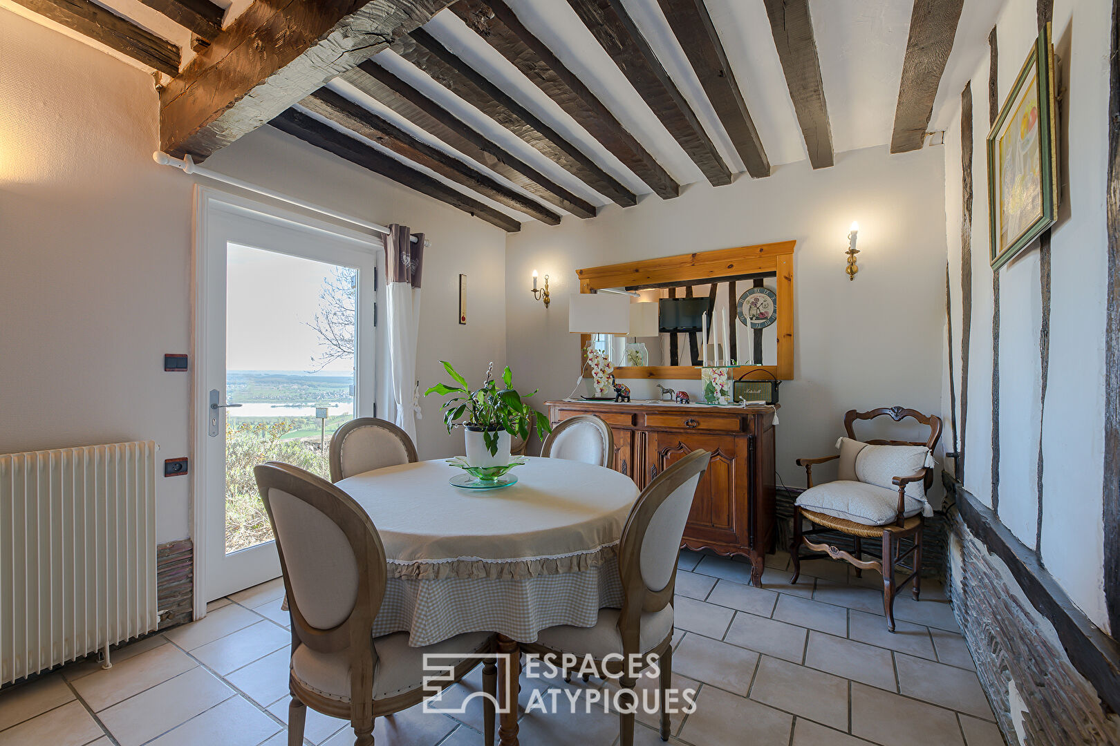 Thatched cottage with a panoramic view of the Boucles de Seine