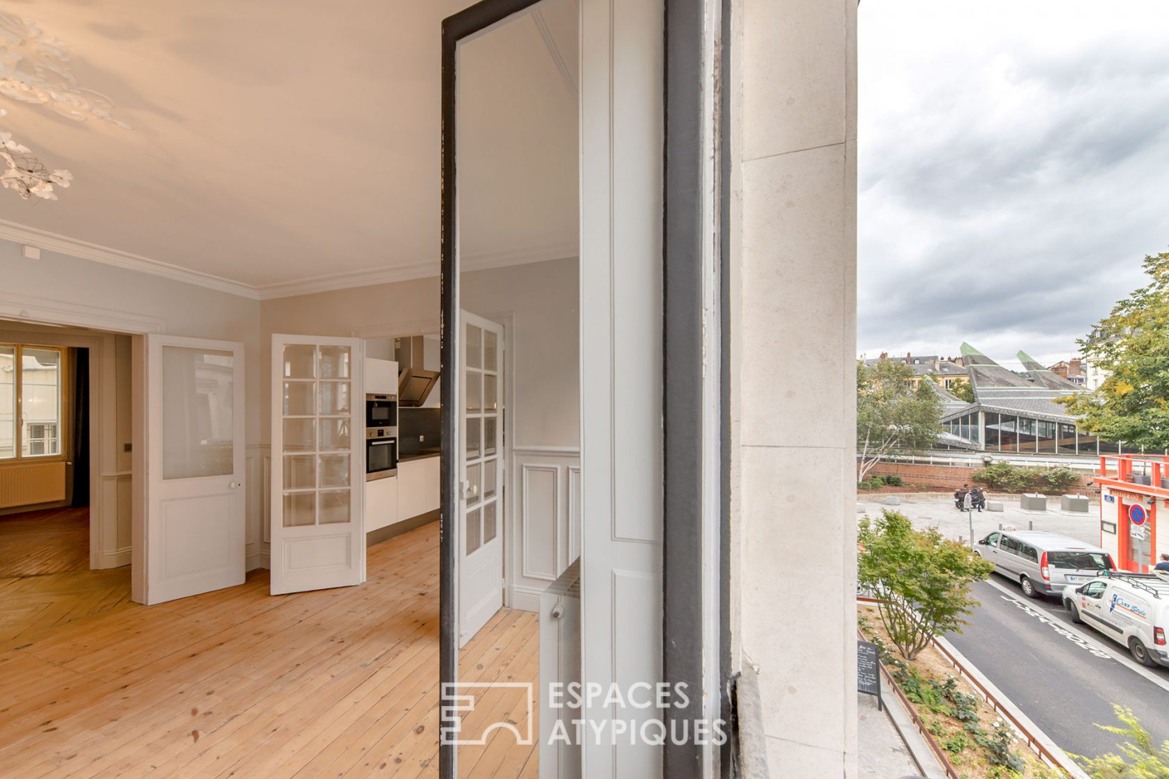 Haussmannian renovated in the heart of the historic district