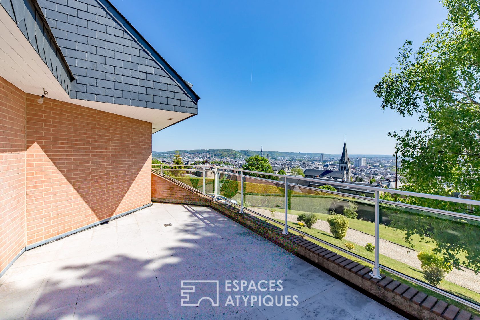 Contemporary house with panoramic views of Rouen