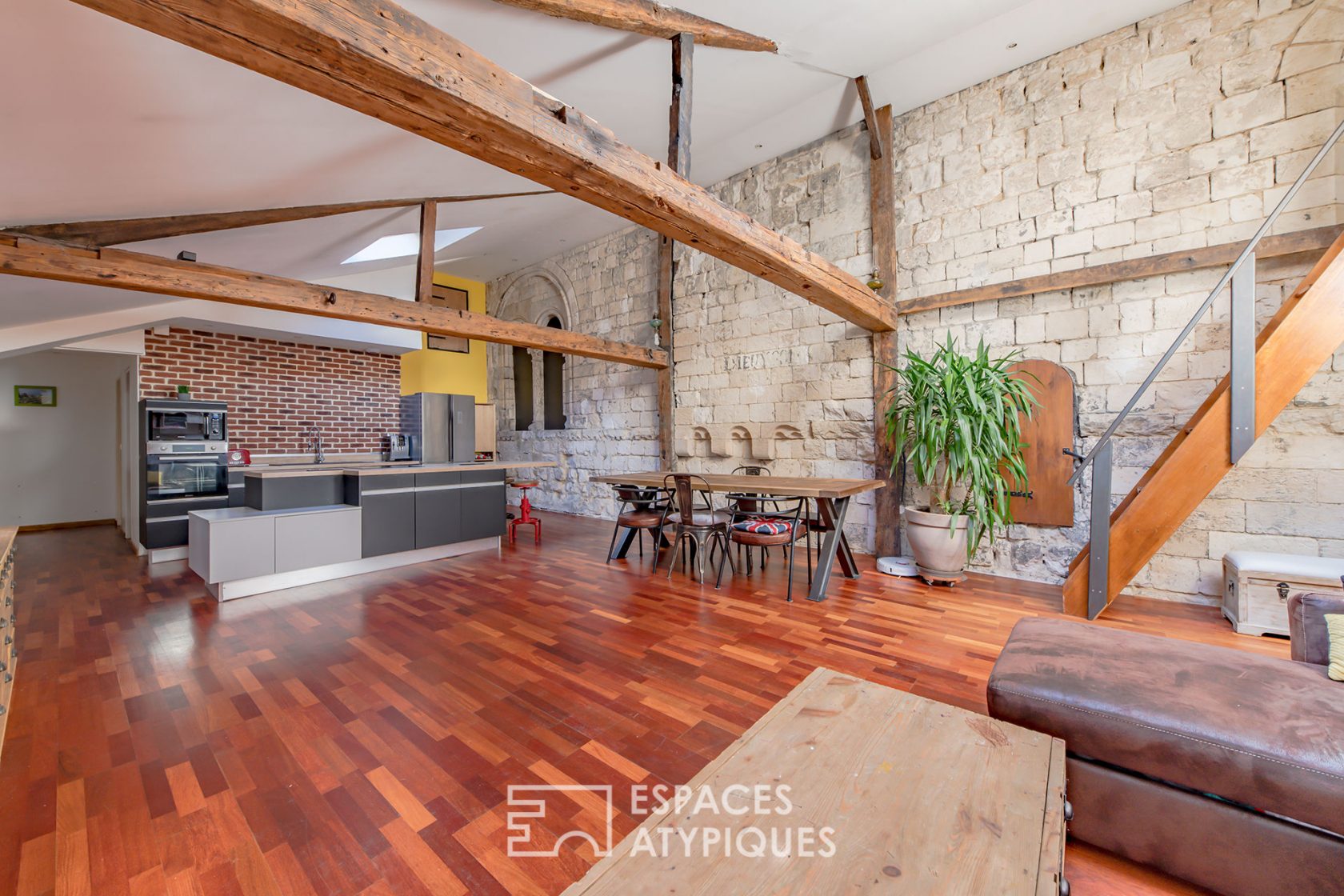 Apartment with historical remains in the heart of the city