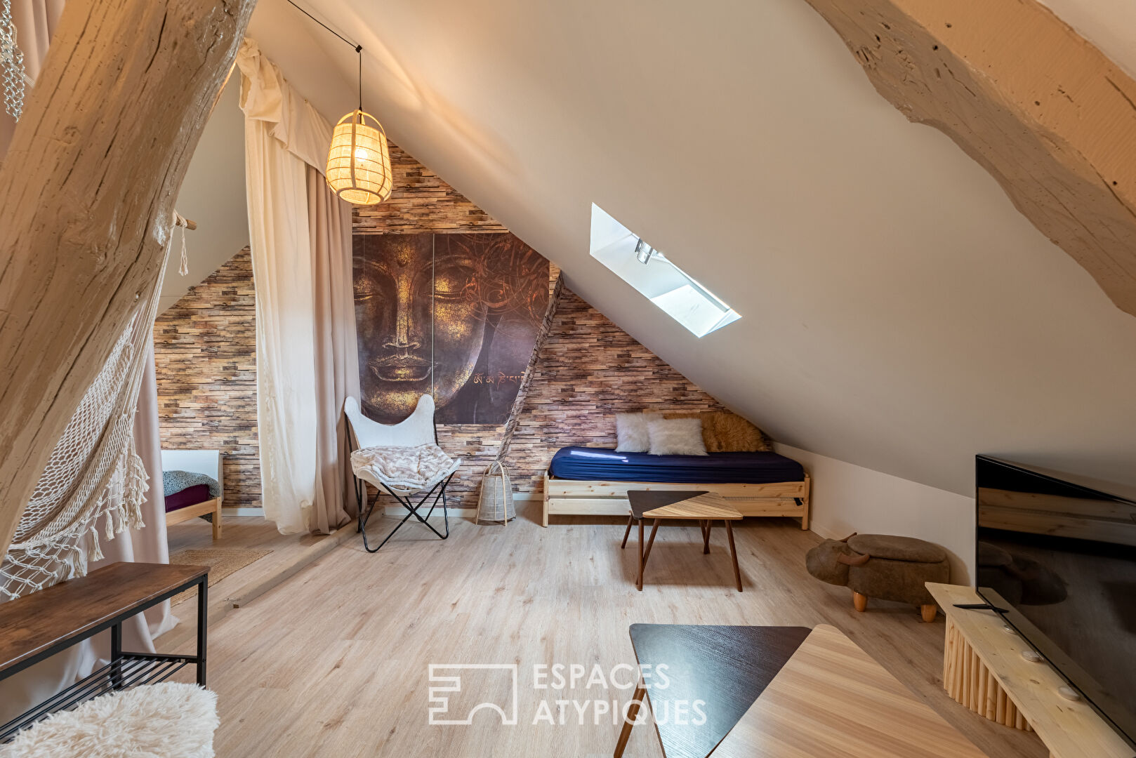 Charming attic studio with Cathedral view