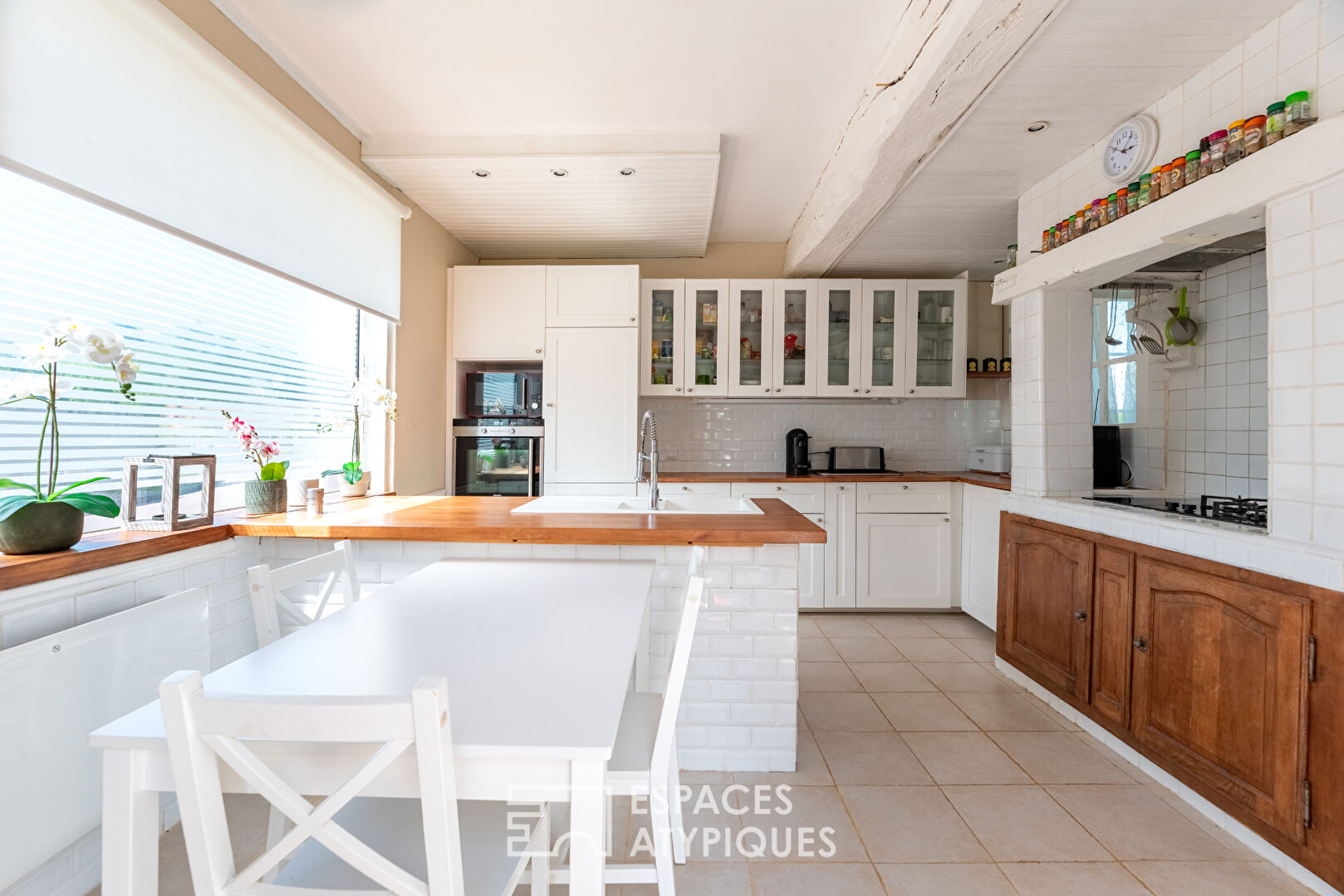 Manoir normand du XVIIIe siècle avec piscine et jardin