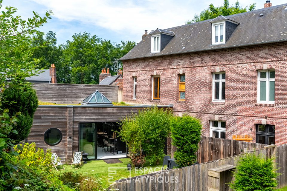 Maison de ville en briques avec piscine et jardin, à deux pas de la mer