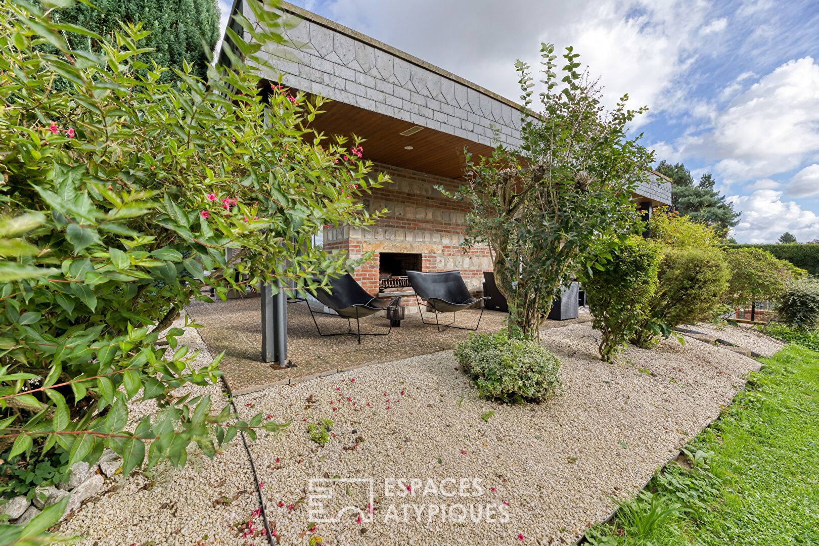 Single-storey architect-designed house from the 1970s