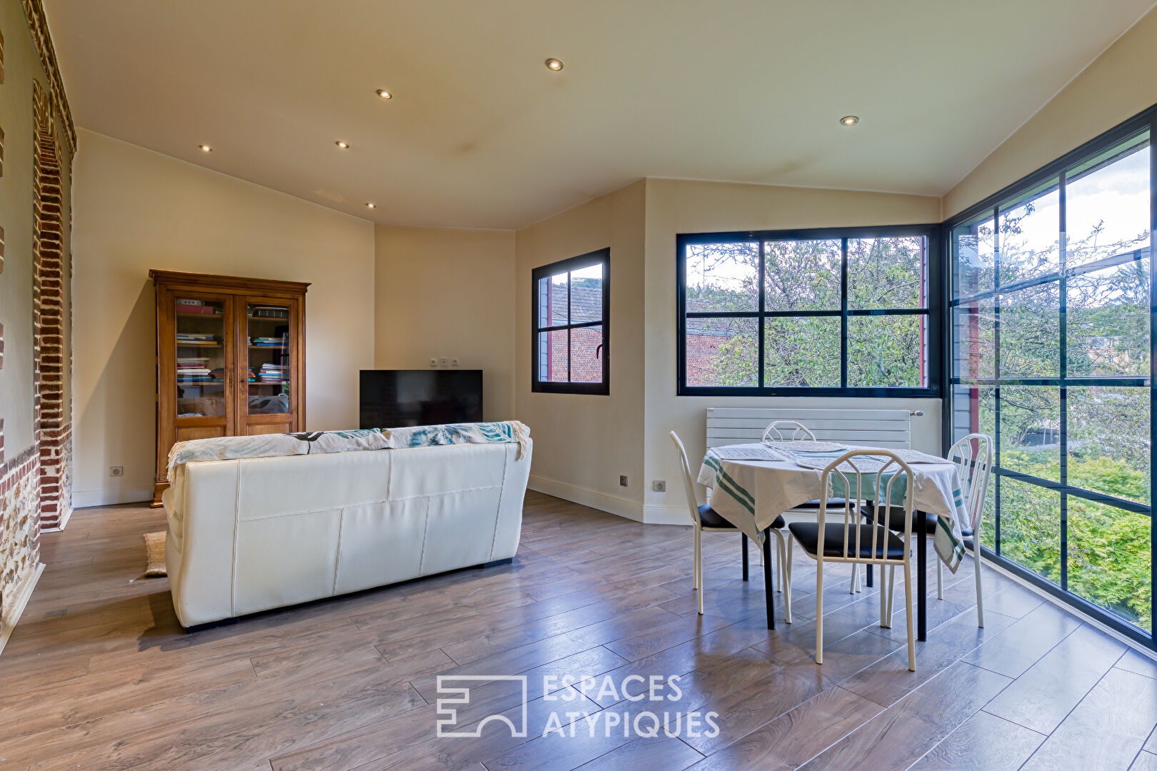 Brick townhouse with extension and garden